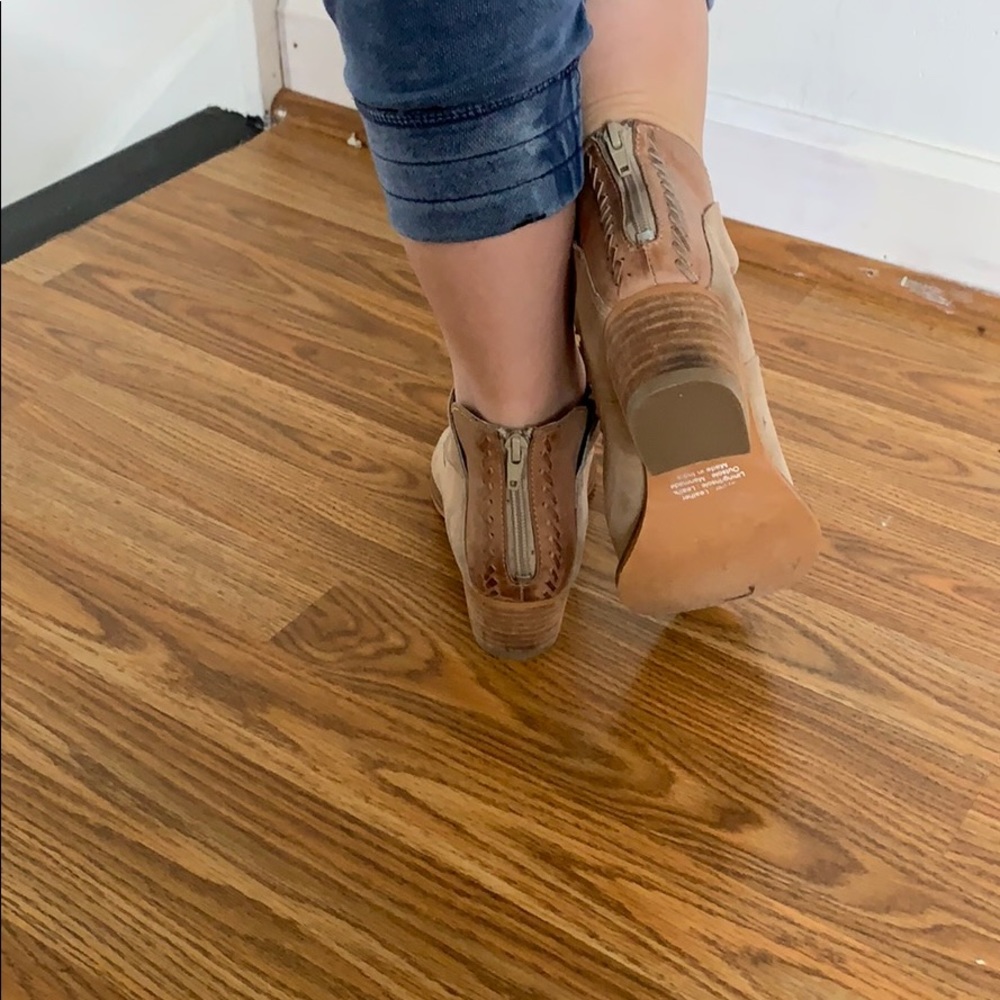 Boots - Picture 3 of 10